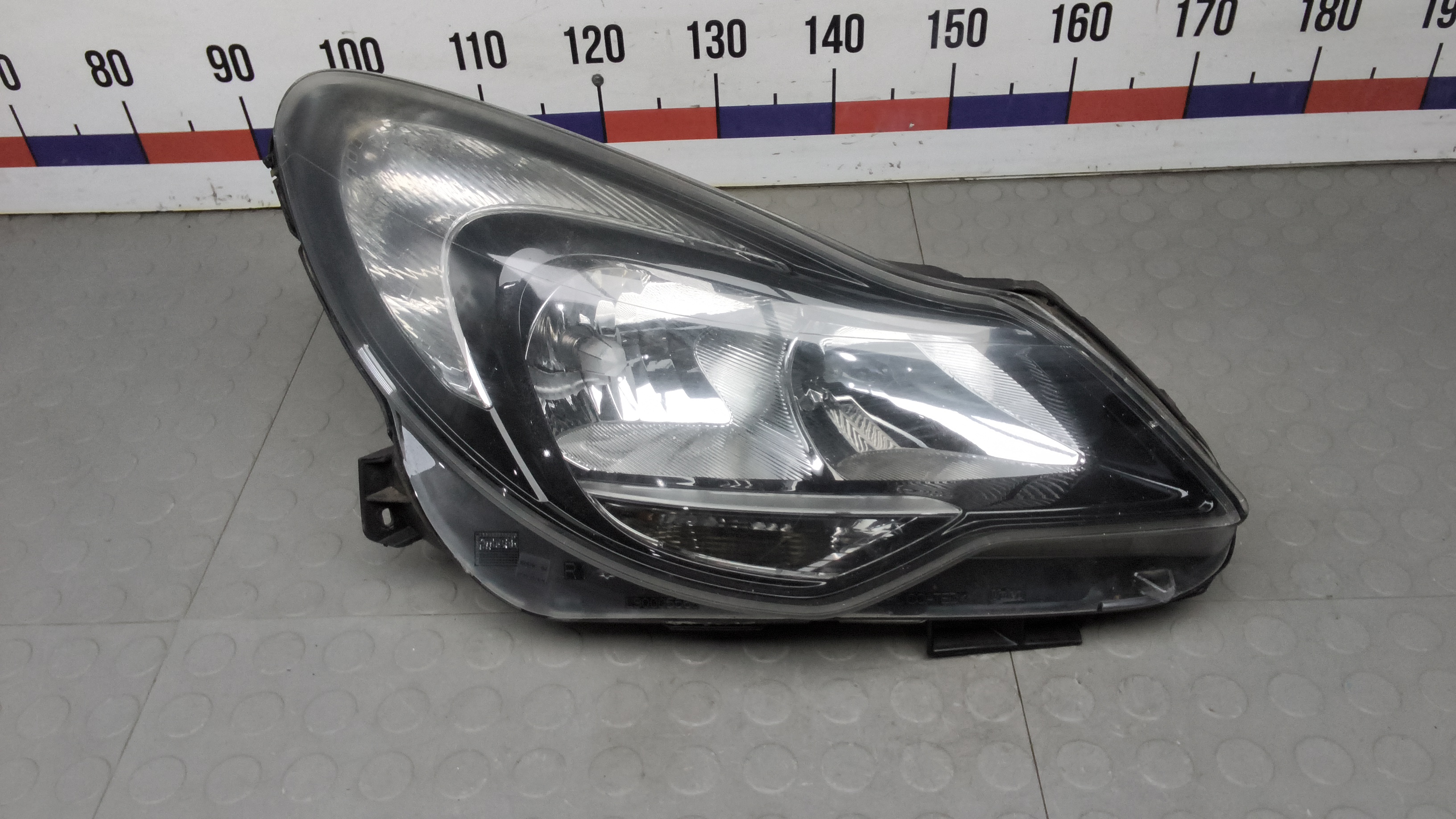 Фара правая Opel Corsa D