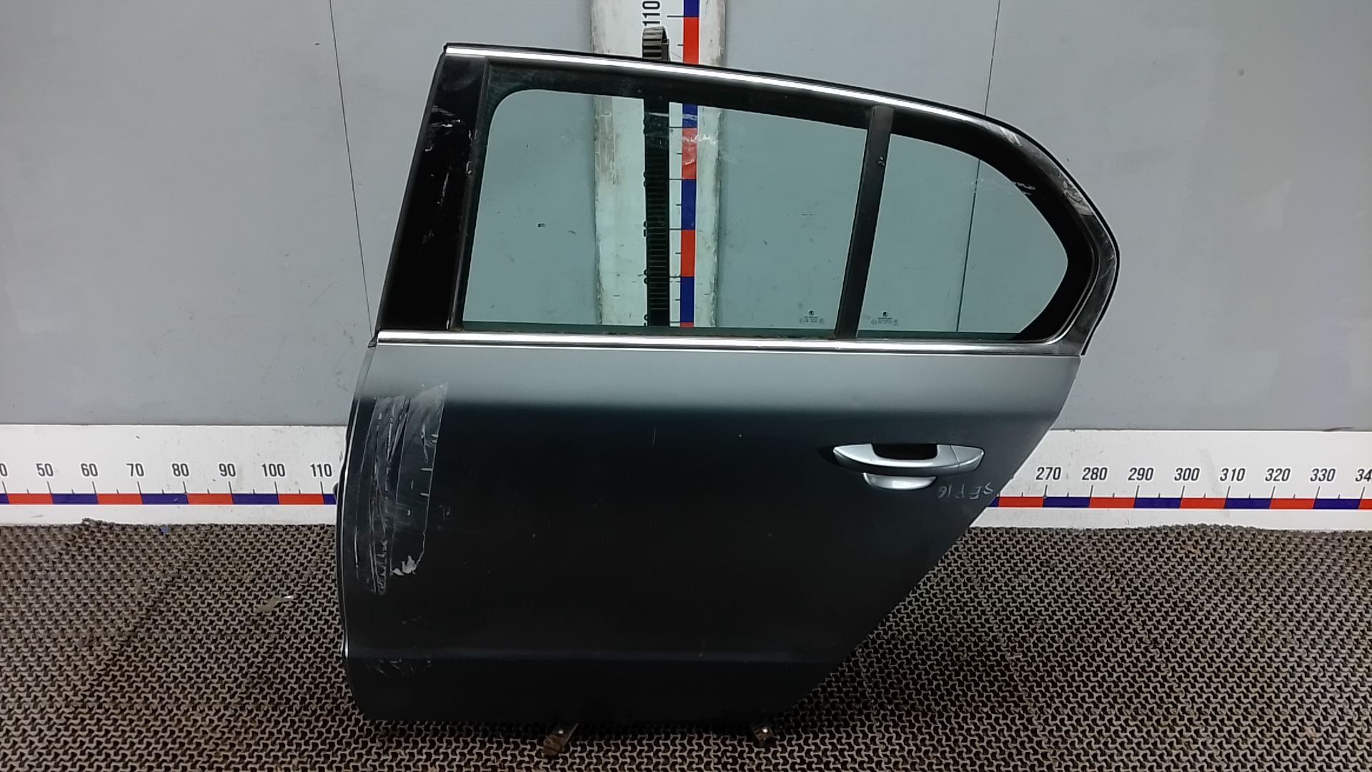 Дверь задняя левая Skoda Superb 2