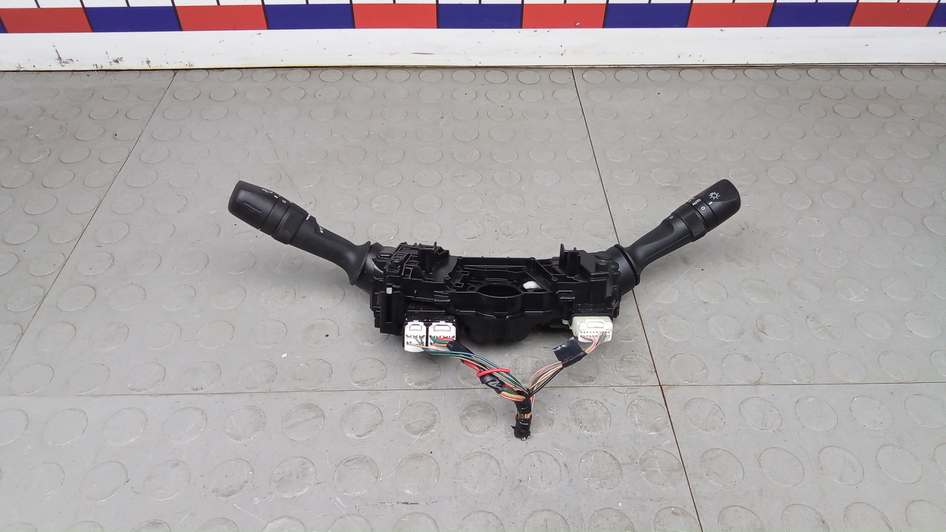 Переключатель поворотов и дворников (стрекоза) Toyota Prius XW50