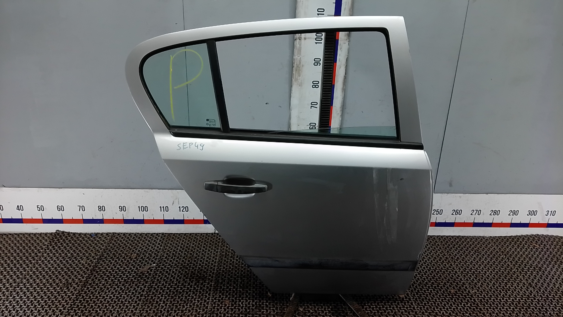 Дверь задняя правая Opel Astra H