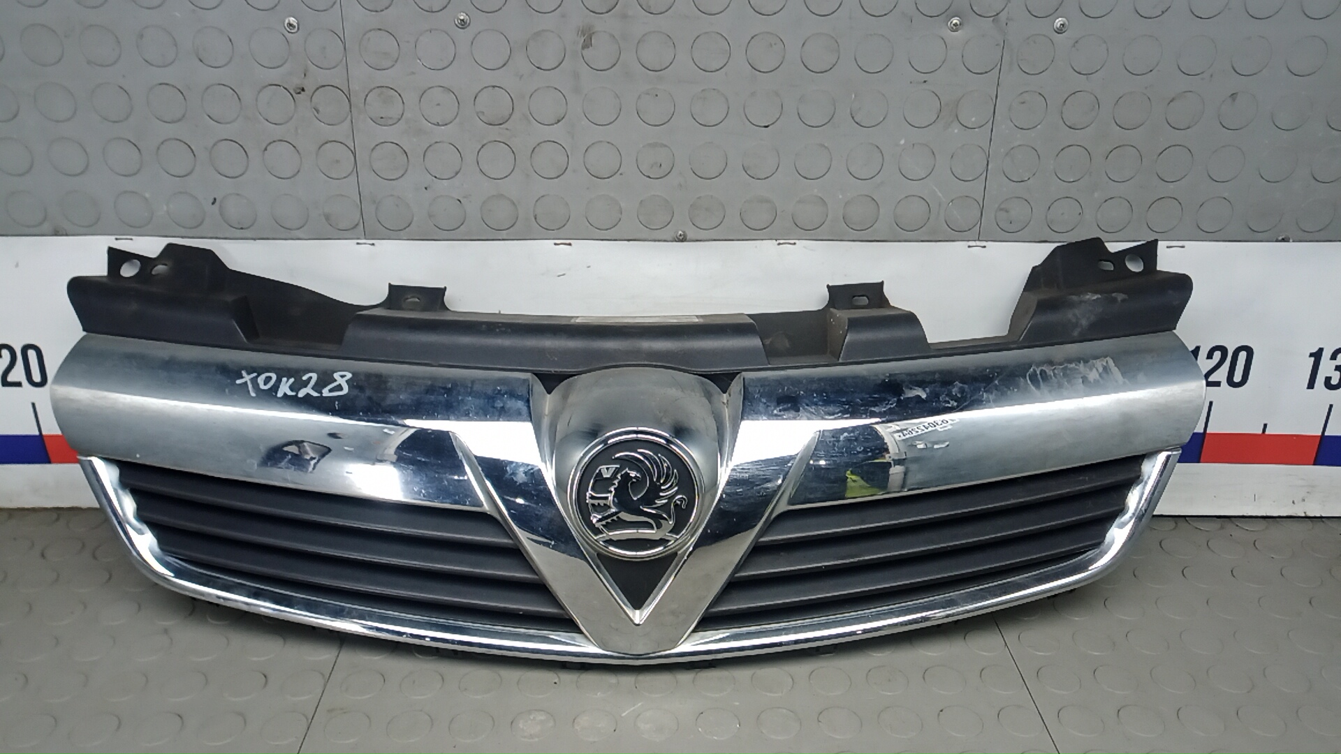 Решетка радиатора Opel Zafira B