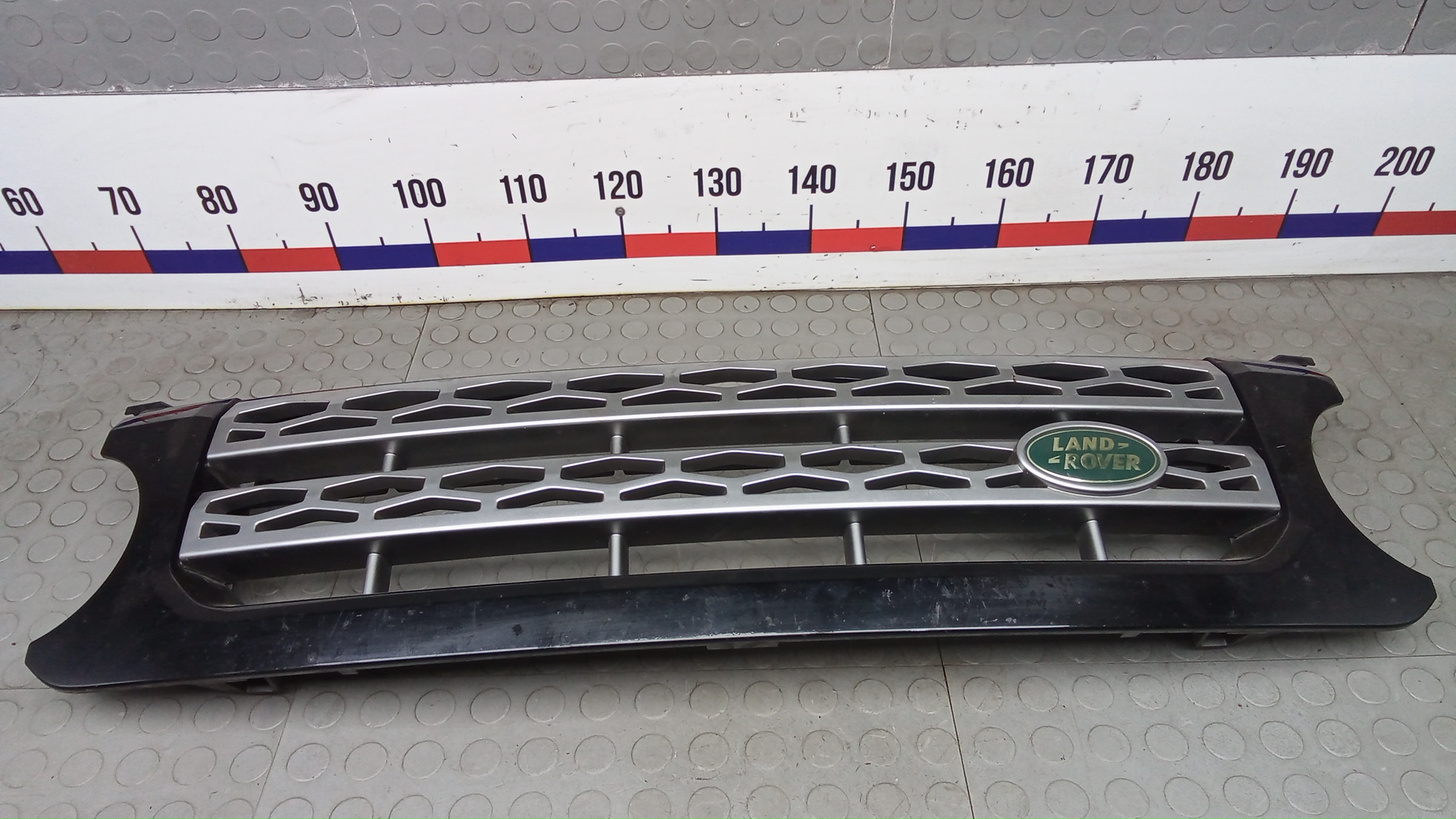 Решетка радиатора Land Rover Discovery 4