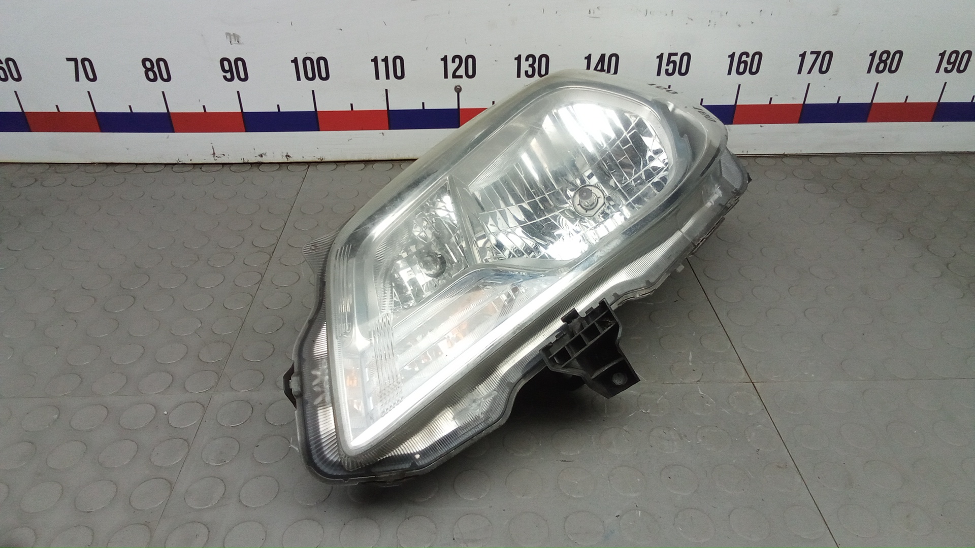 Фара левая Suzuki SX4 2