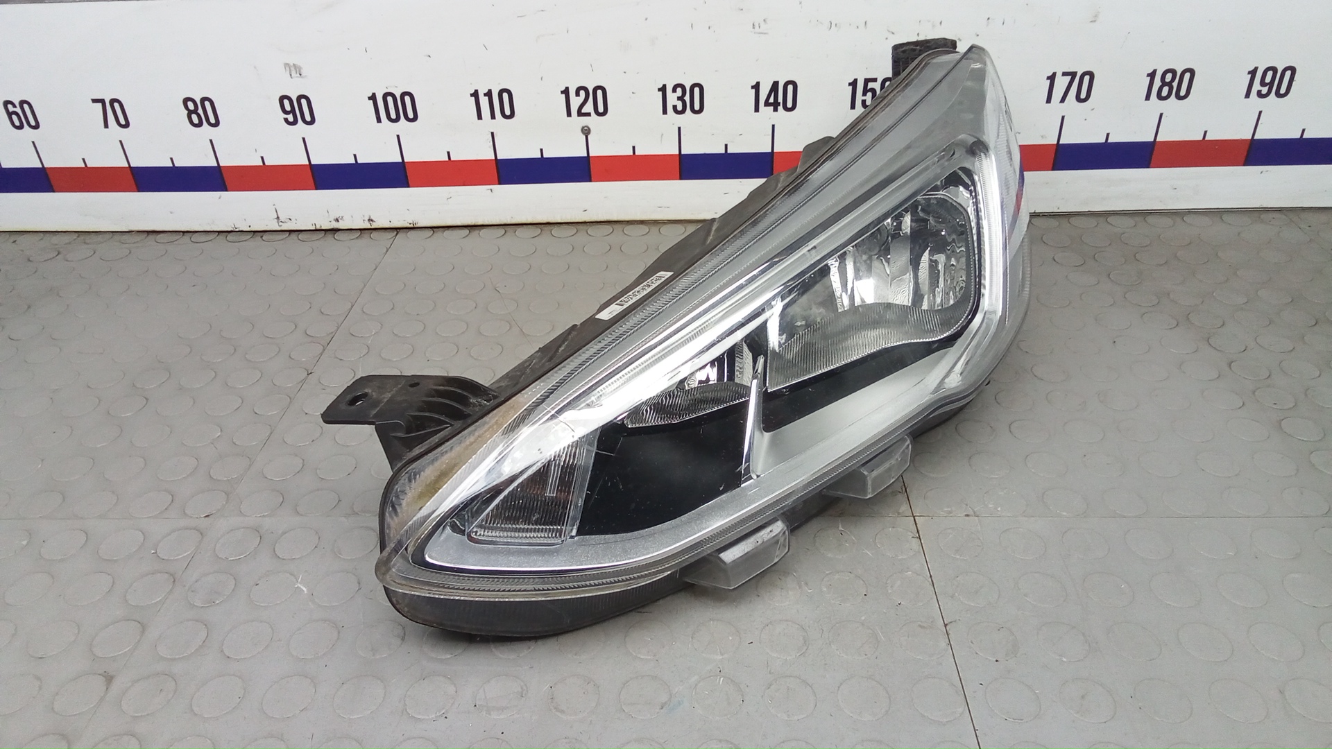 Фара левая Ford Focus 4