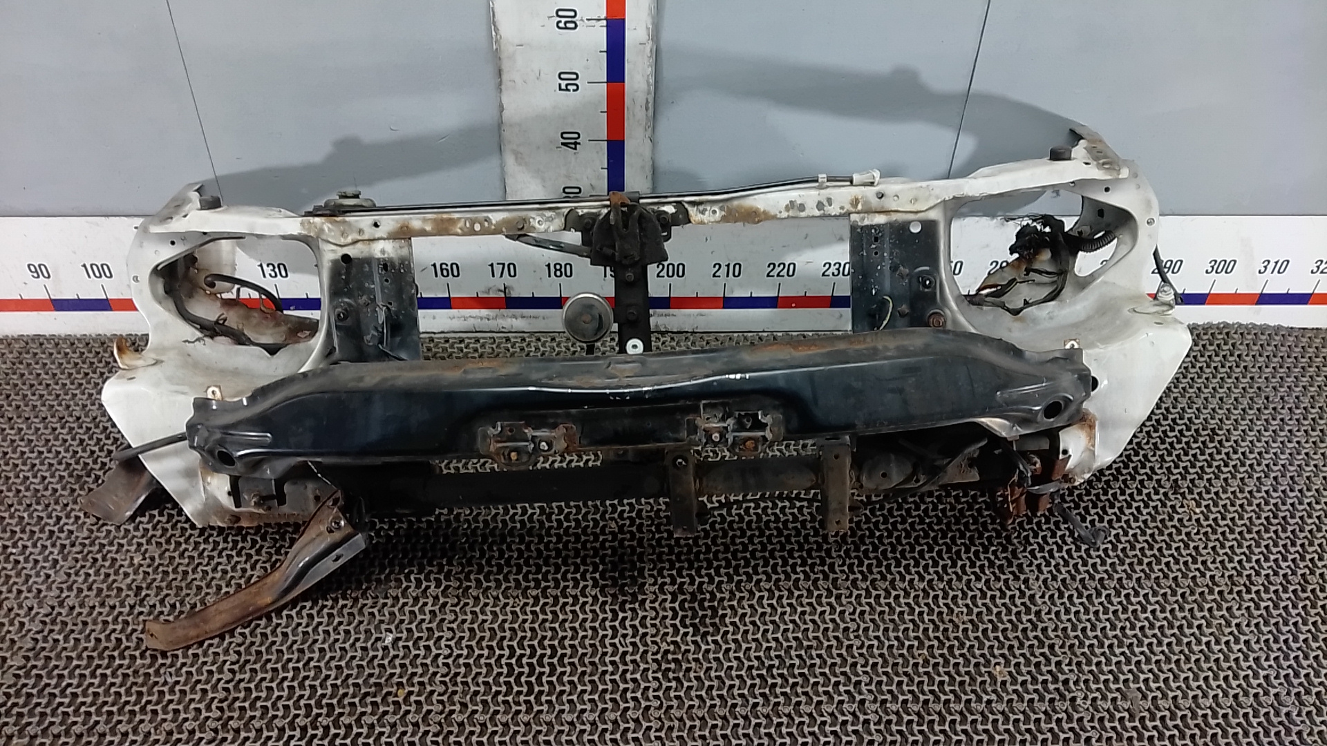Передняя панель крепления облицовки (телевизор) Mitsubishi L200 K4T