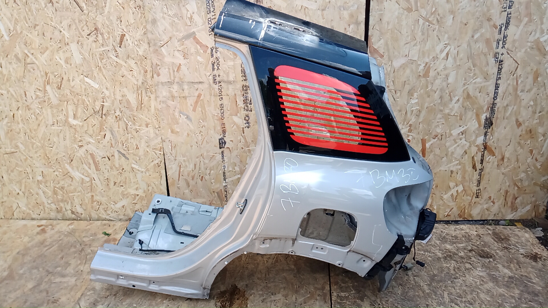 Крыло заднее левое Citroen C3 Aircross 1