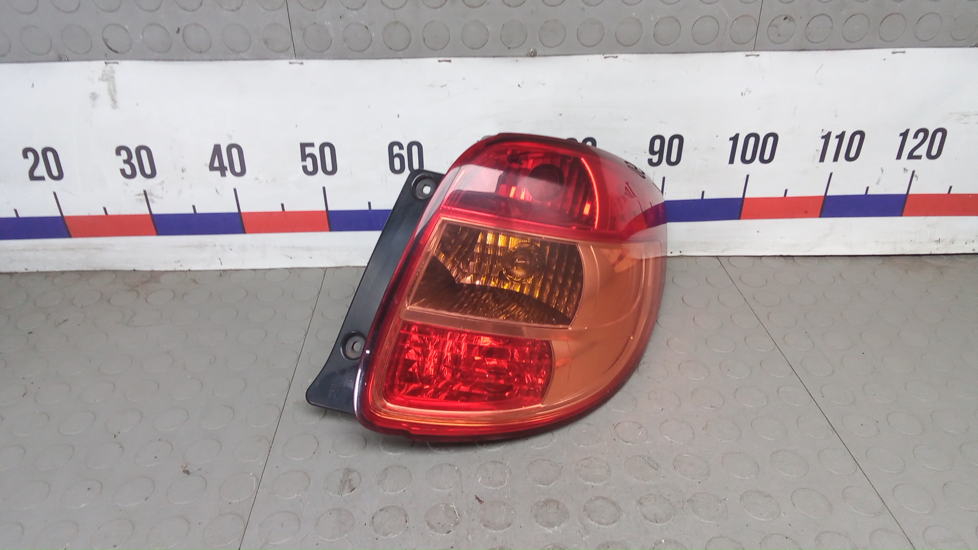 Фонарь задний правый Suzuki SX4 YA11S