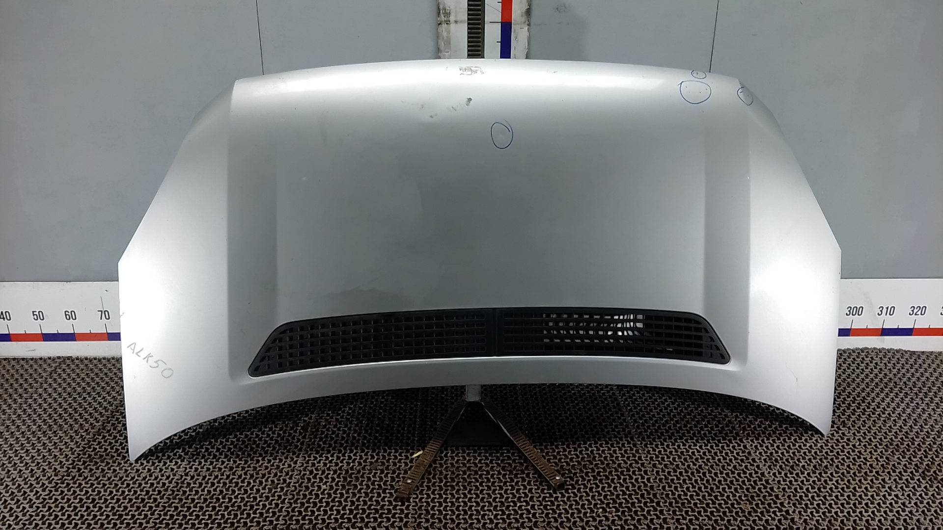 Капот Volkswagen Crafter 1