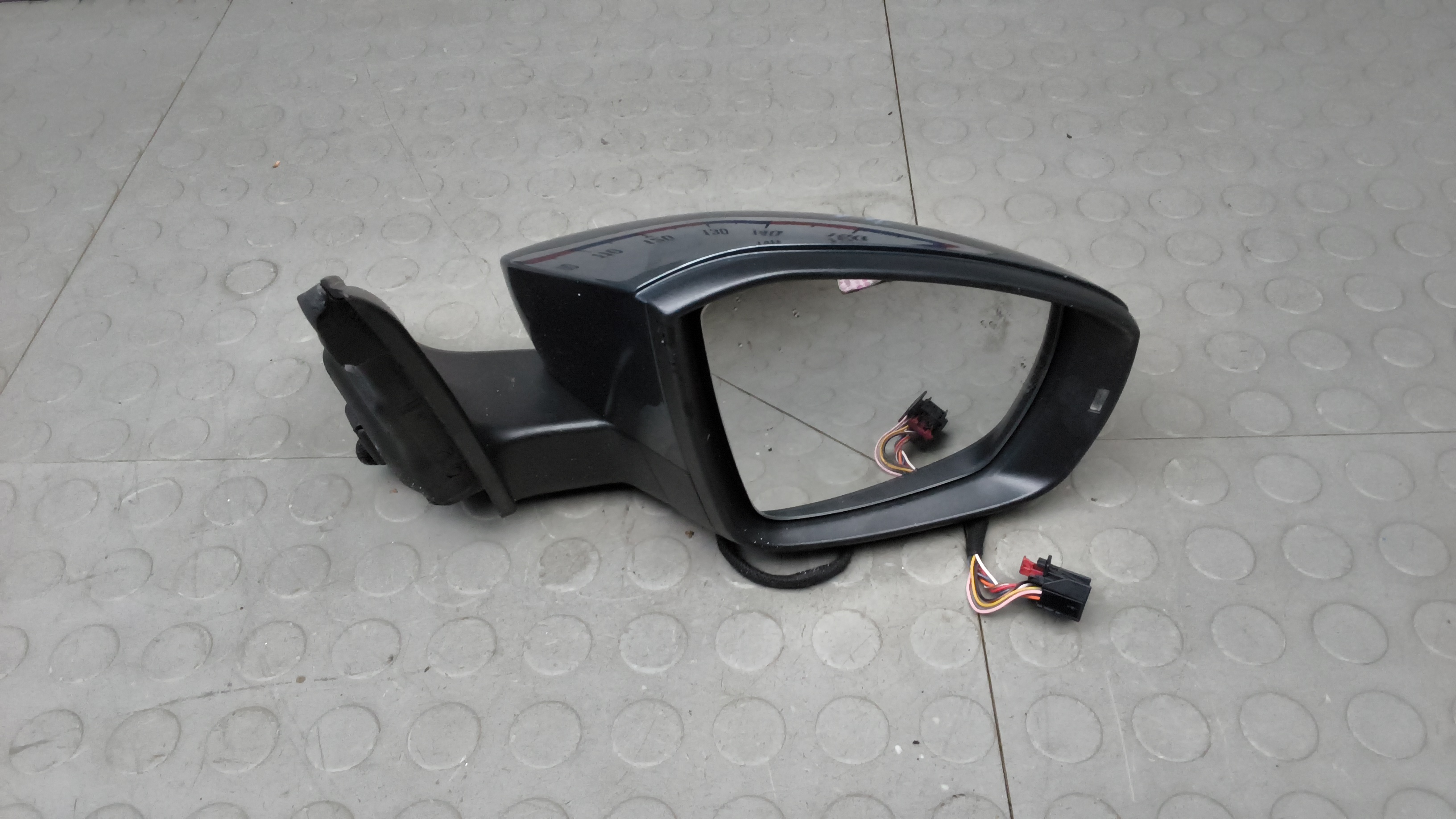Зеркало наружное правое Skoda Octavia A7