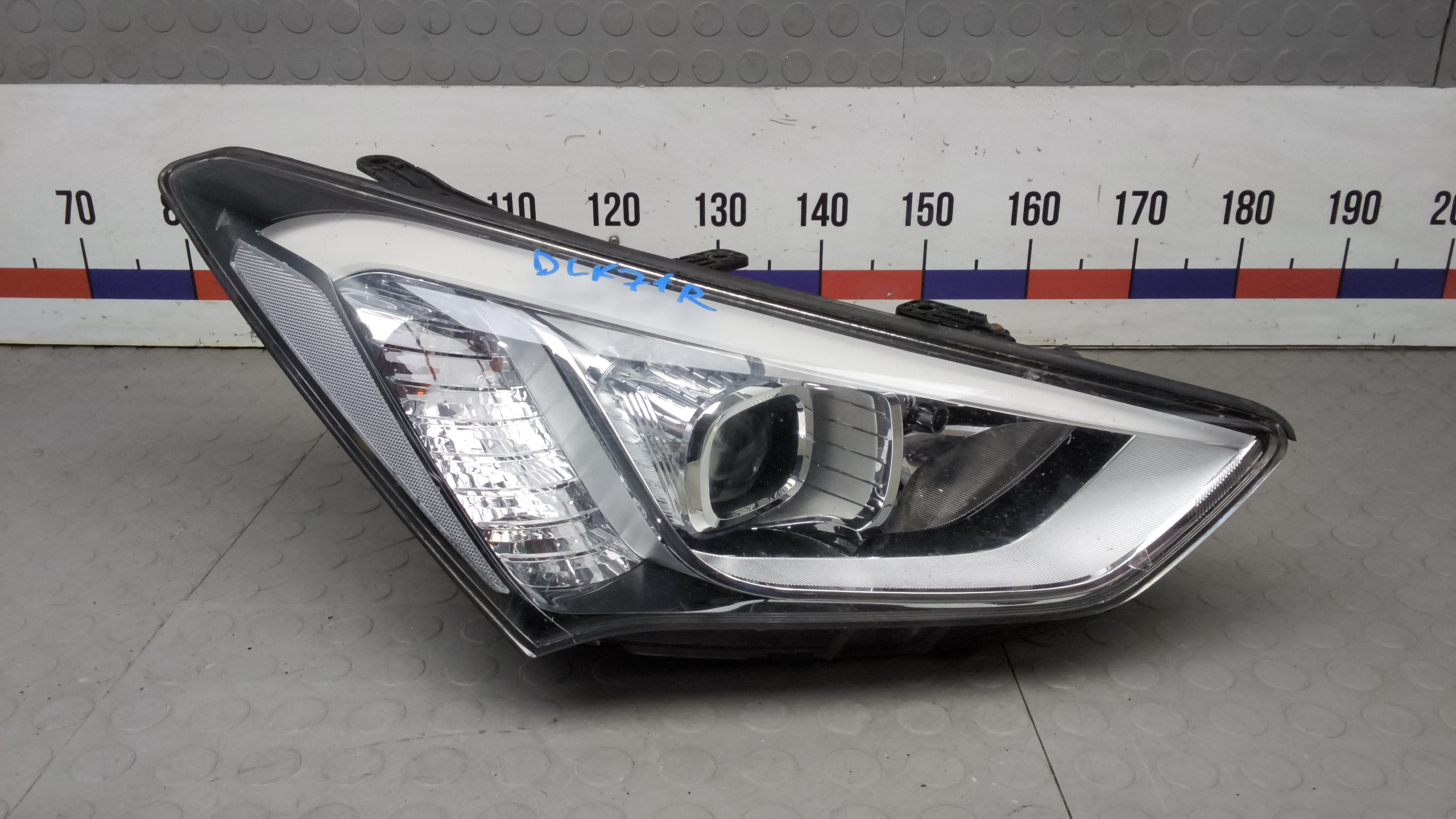 Фара правая Hyundai Santa Fe 3