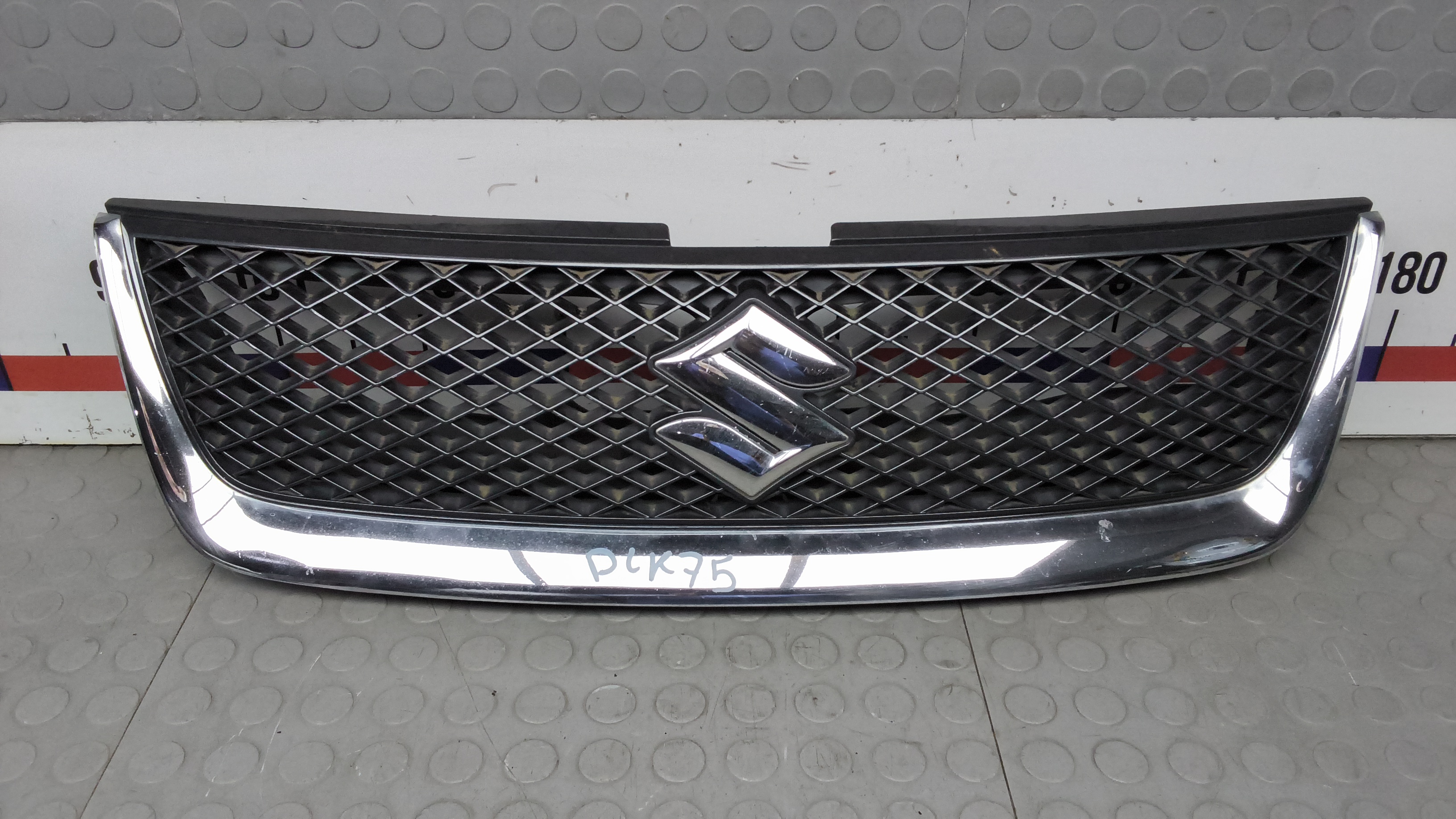 Решетка радиатора Suzuki Grand Vitara 2