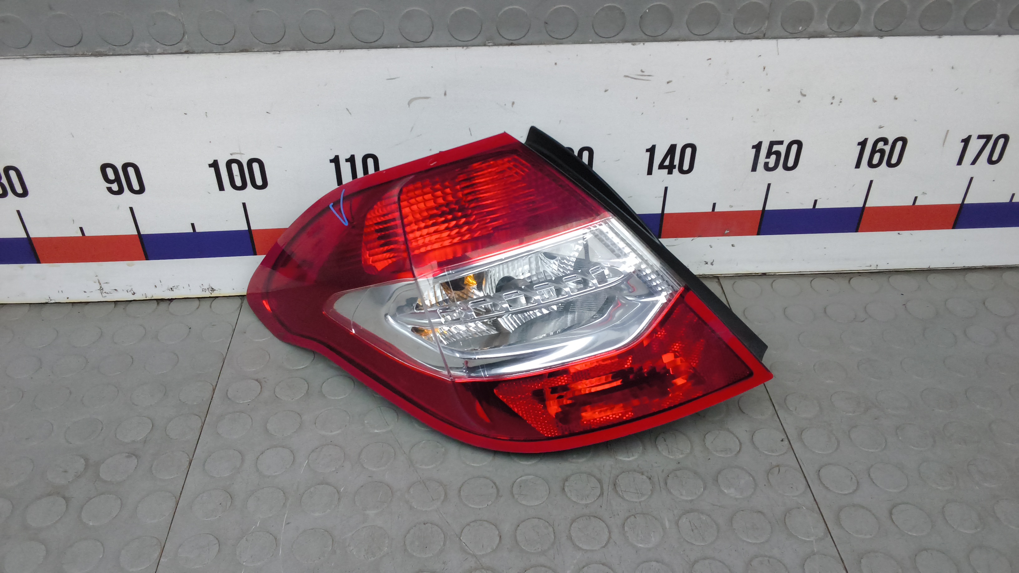 Фонарь задний левый Citroen C4 2