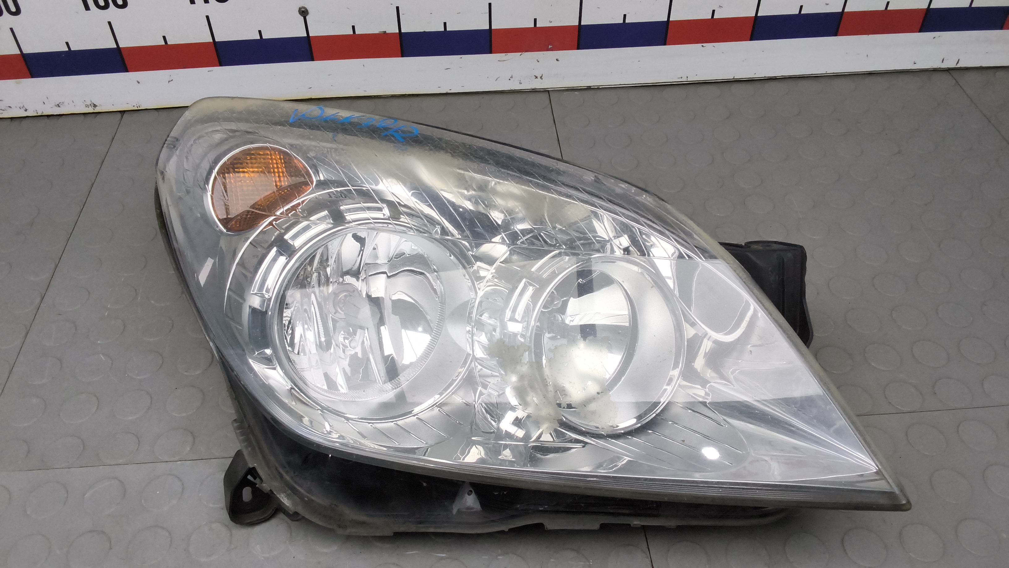 Фара правая Opel Astra H