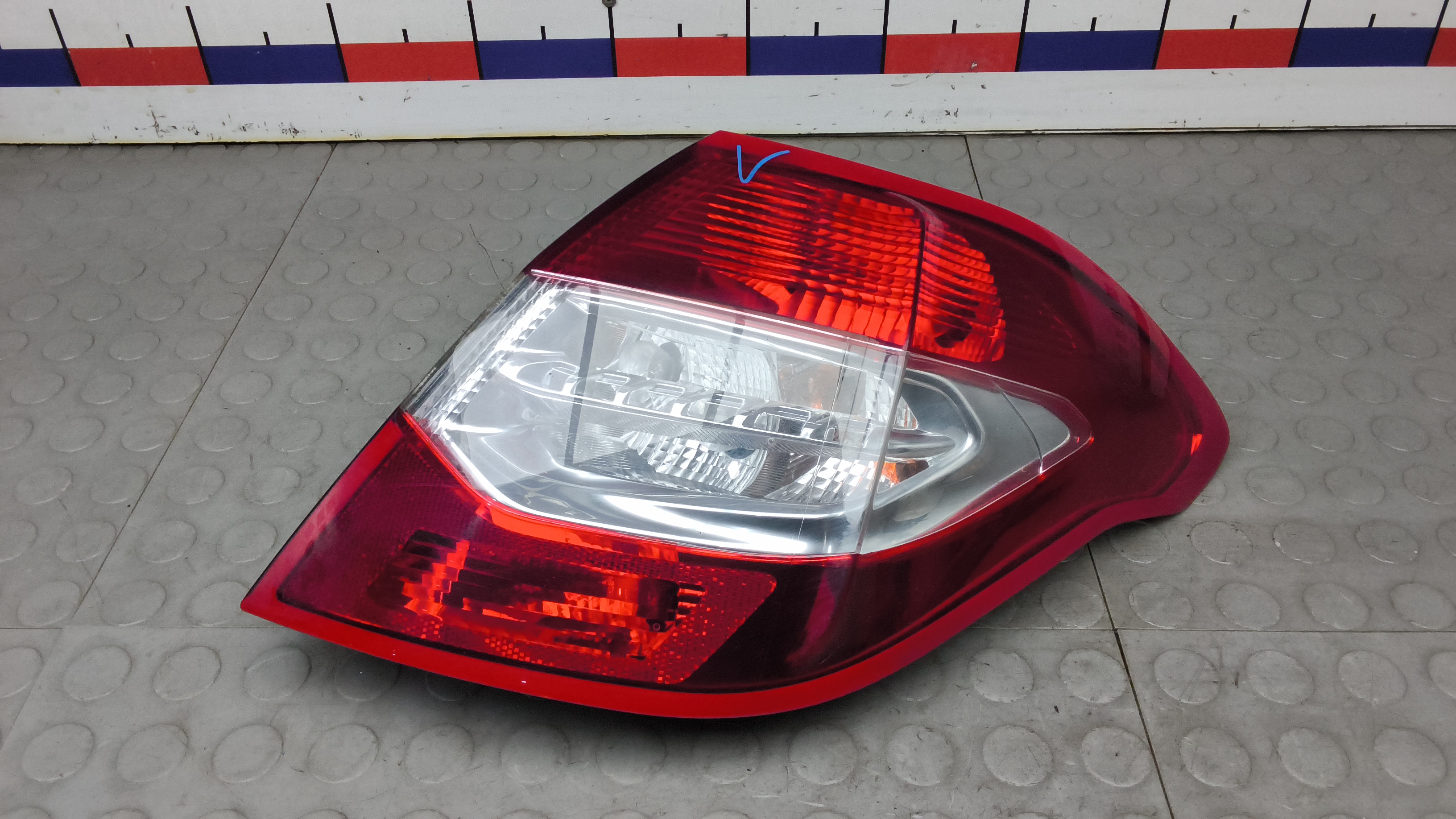 Фонарь задний правый Citroen C4 2