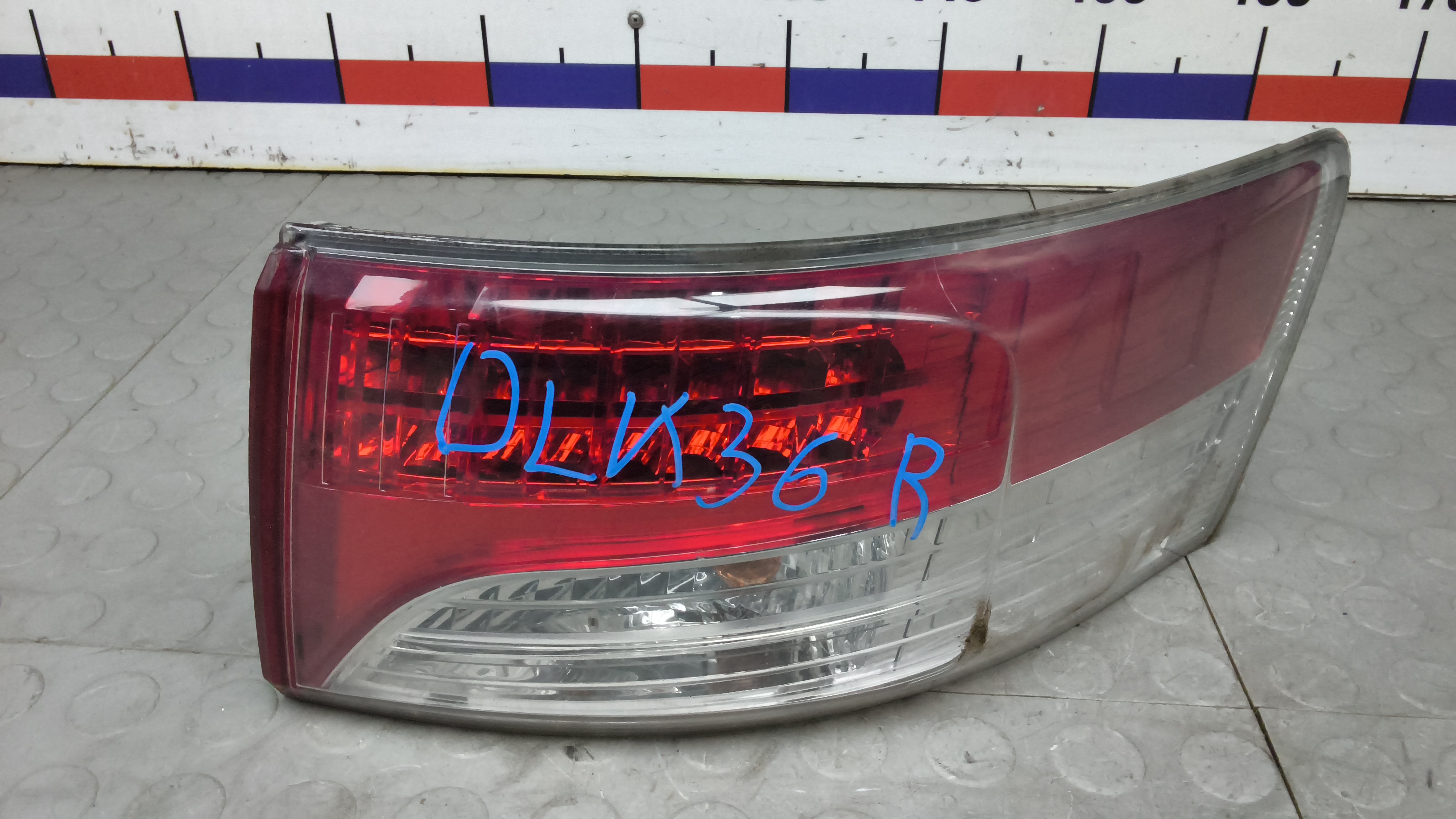 Фонарь задний правый Toyota Avensis T27