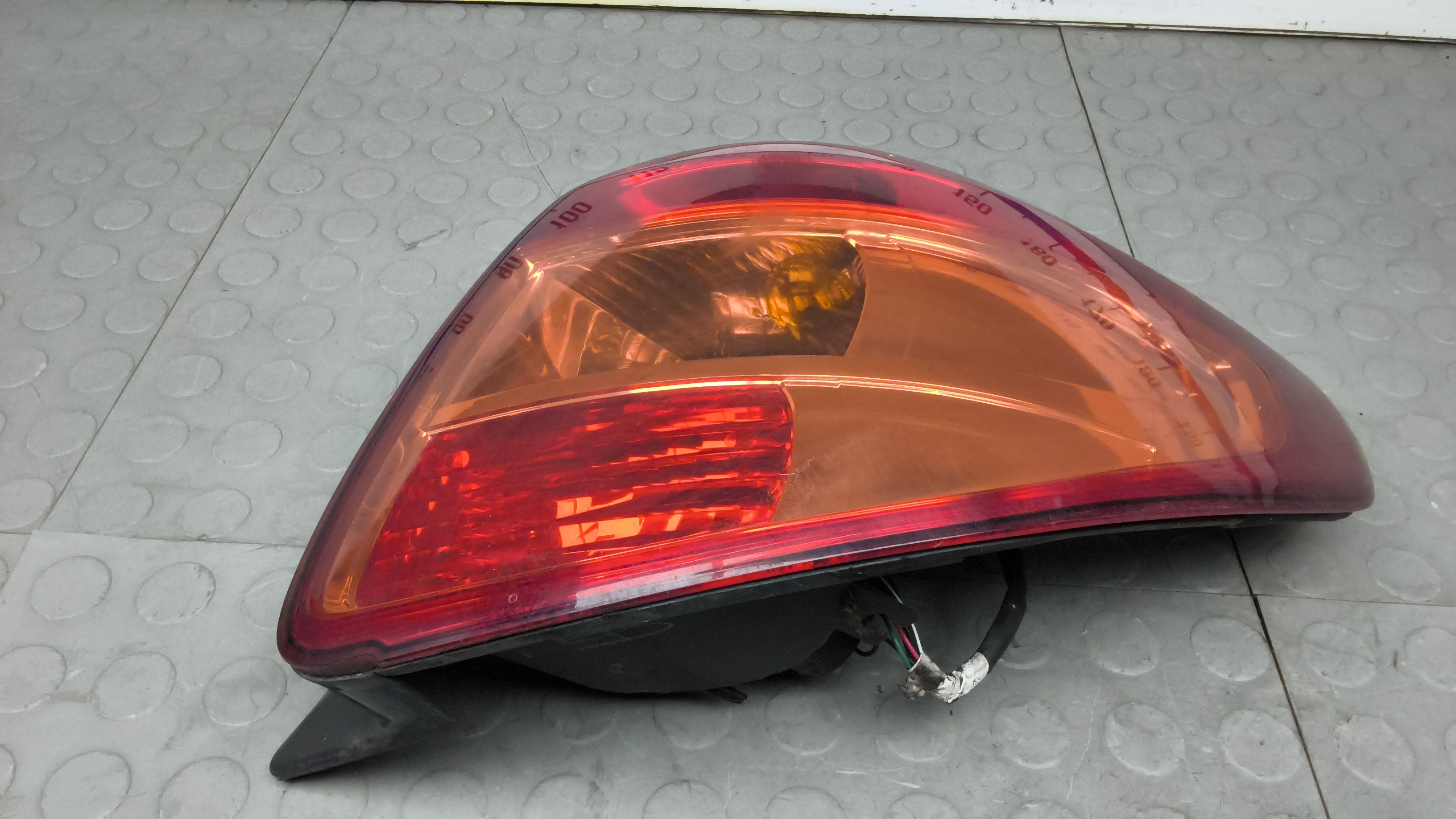 Фонарь задний правый Suzuki SX4 YA11S