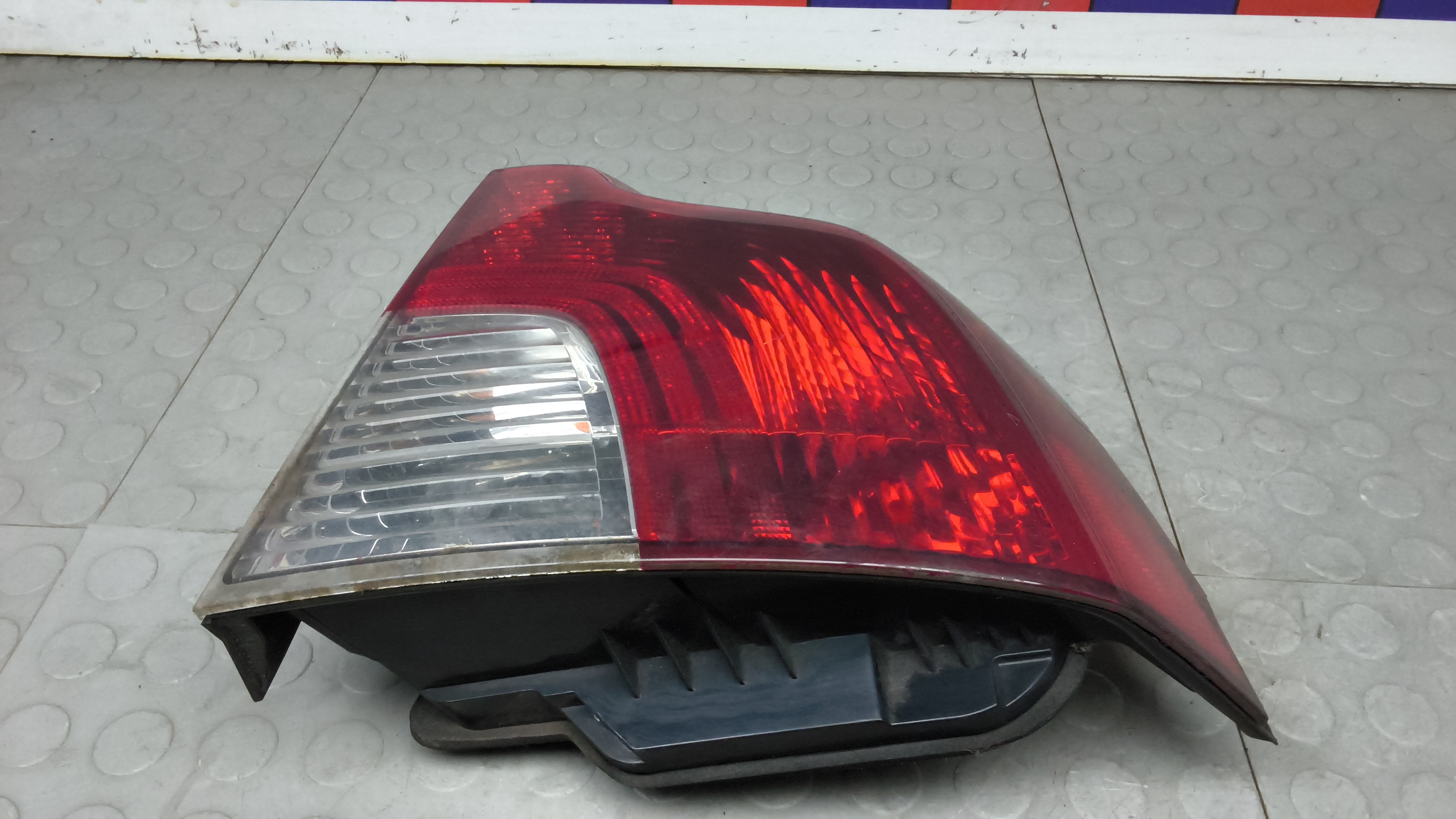 Фонарь задний правый Volvo S40 II MS