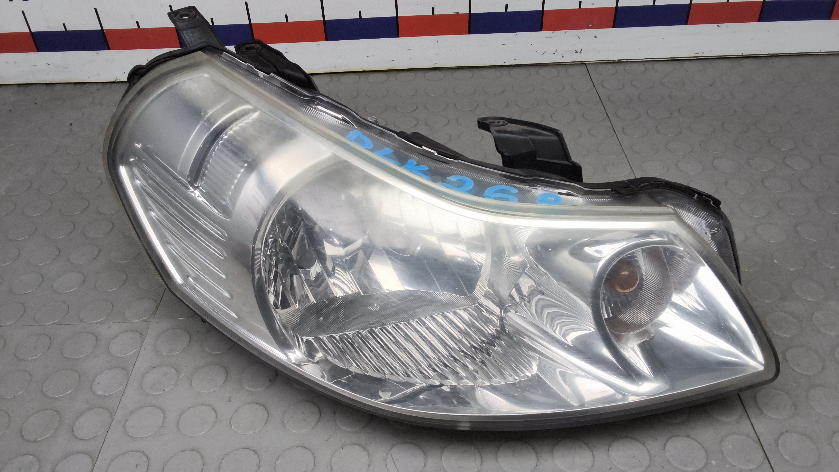 Фара правая Suzuki SX4 YA11S
