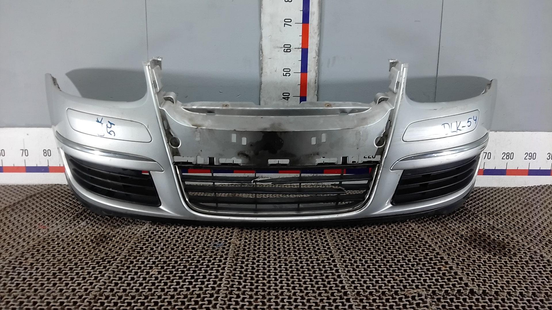 Бампер передний Volkswagen Jetta 5