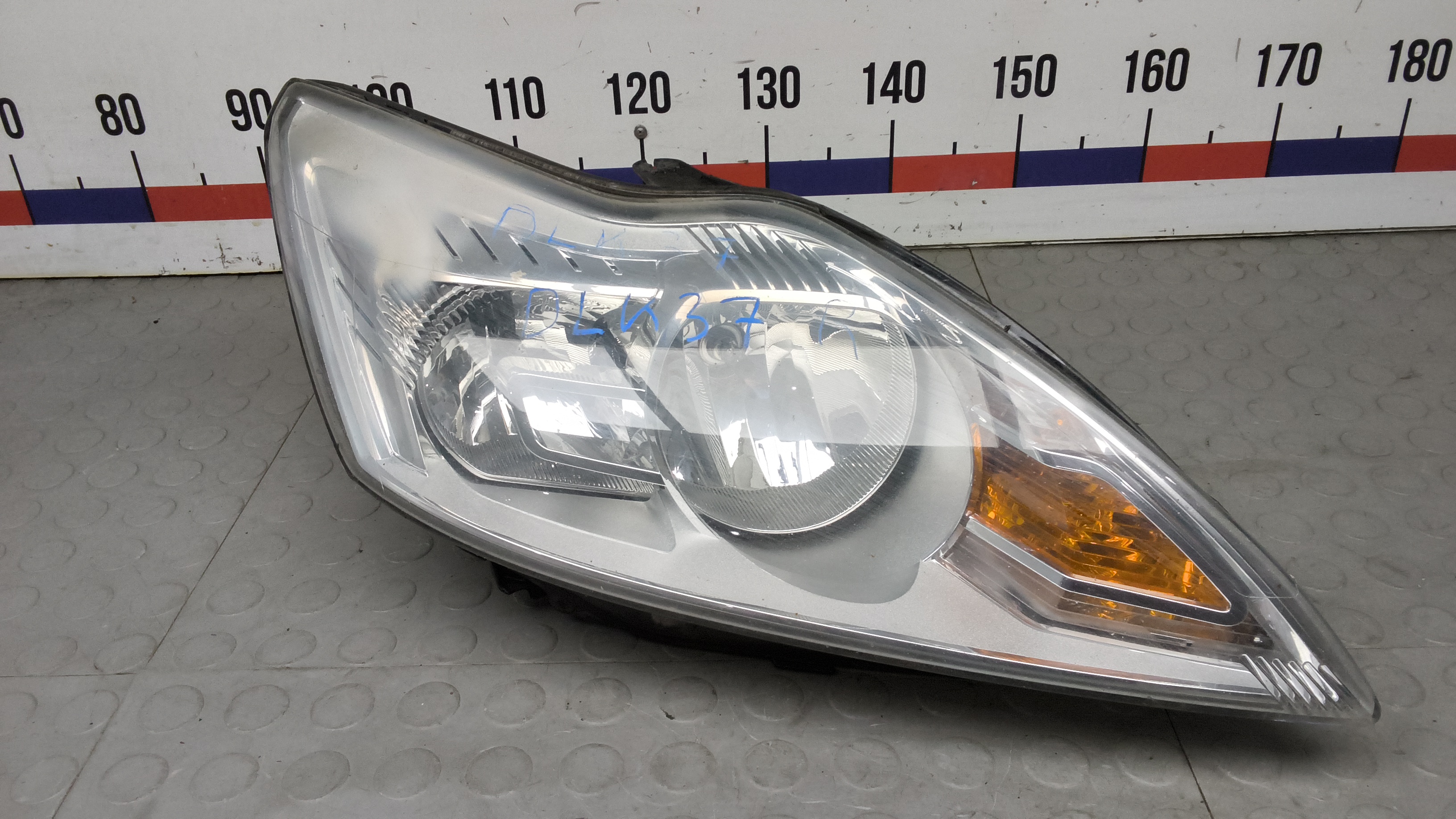 Фара правая Ford Focus 2