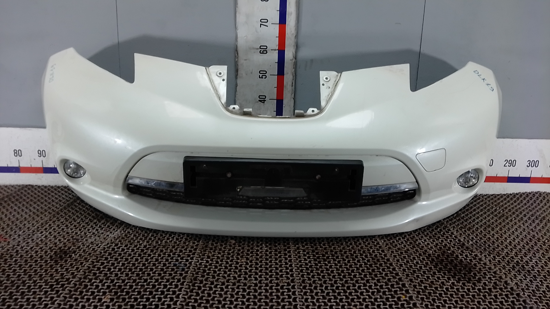 Бампер передний Nissan Leaf ZE0