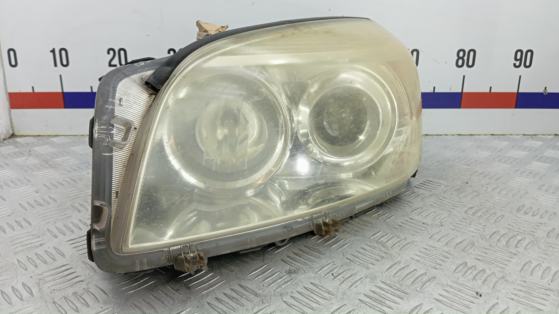 Фара левая Toyota RAV4 XA30