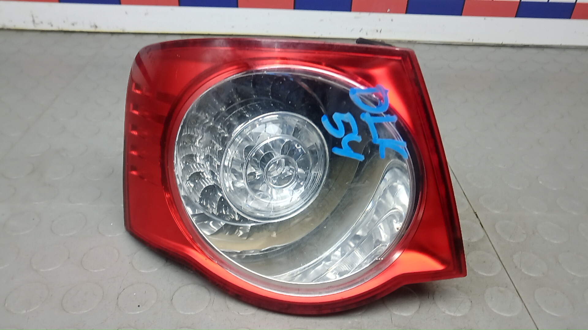 Фонарь задний левый Volkswagen Jetta 5