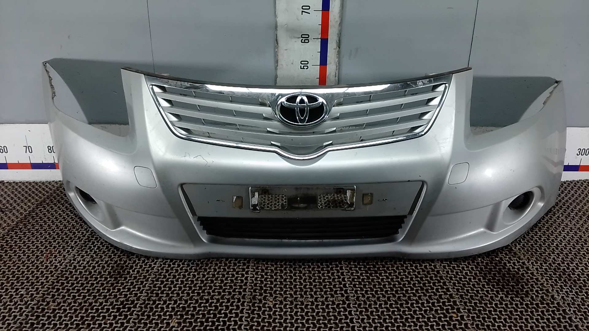 Бампер передний Toyota Avensis T27