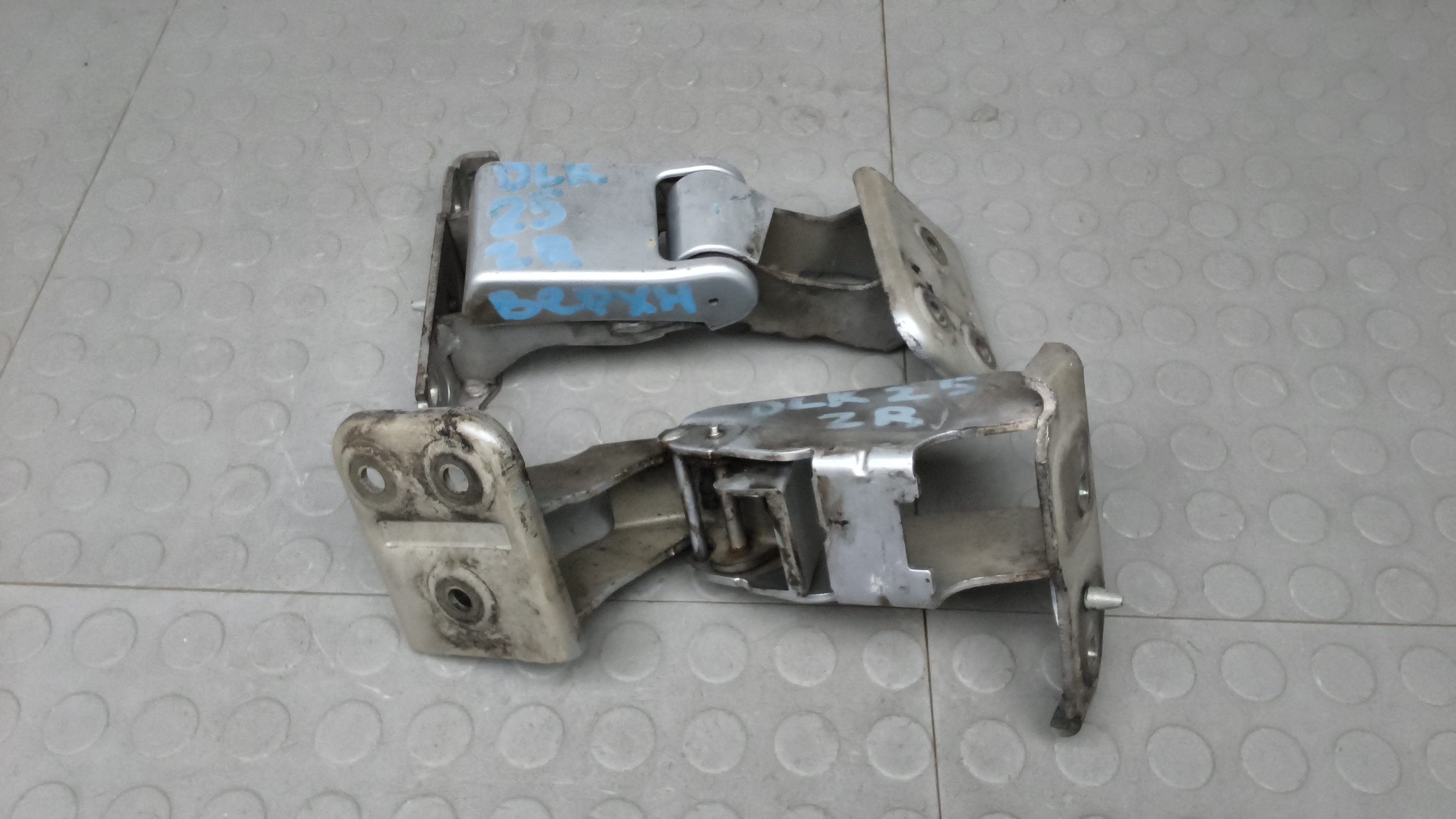 Петля двери распашной правой Peugeot Expert 2