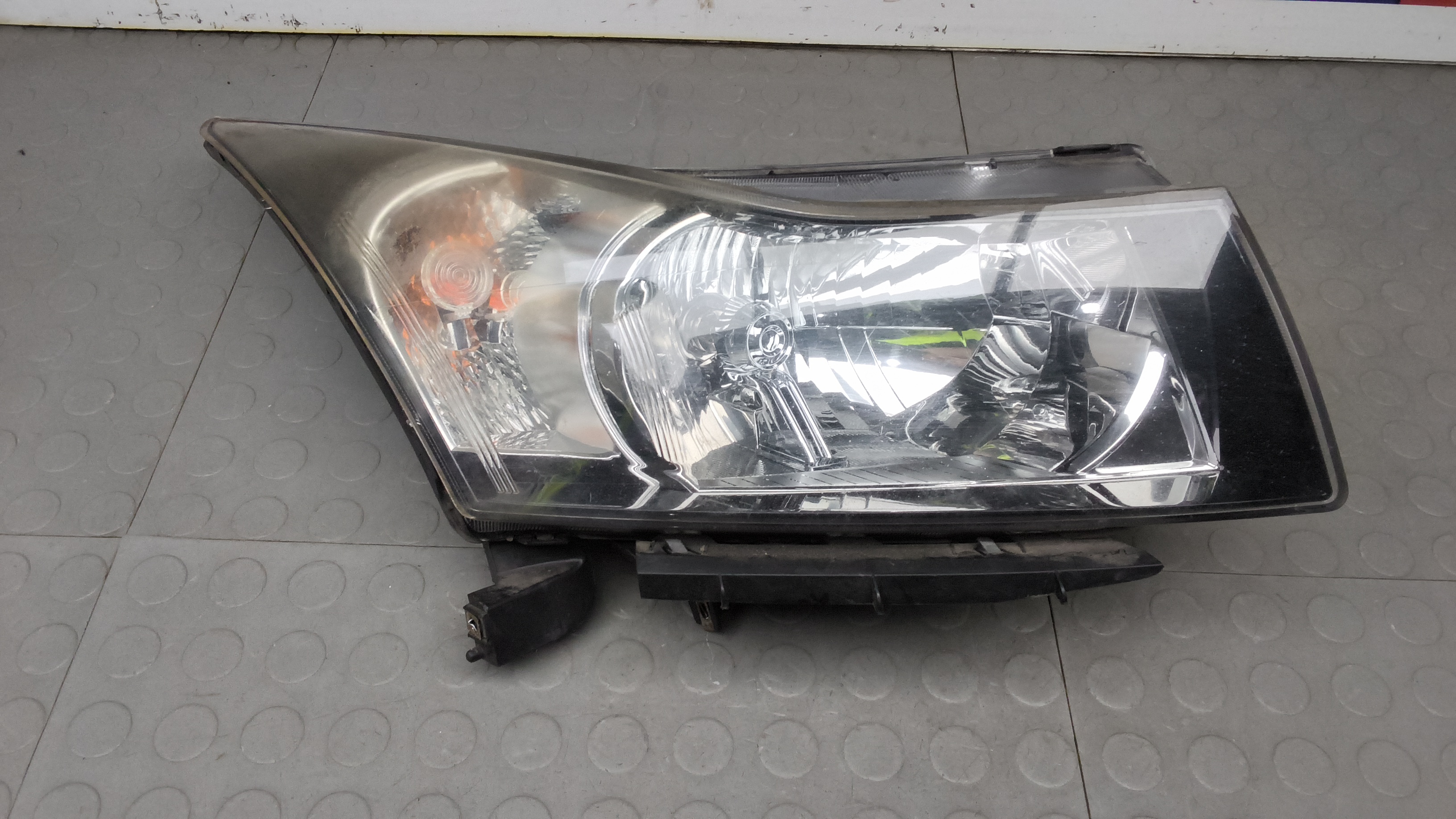 Фара правая Chevrolet Cruze J300