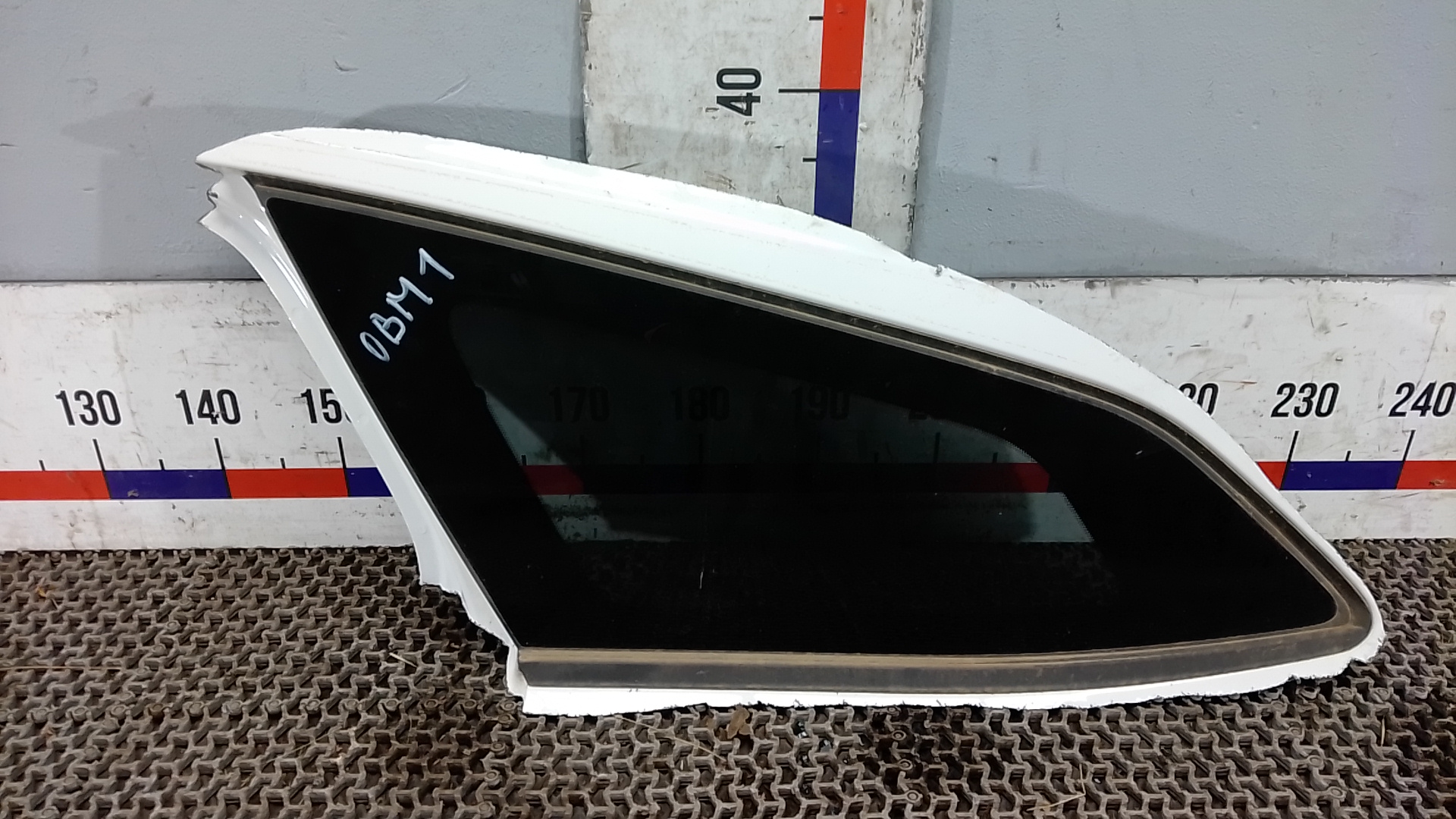Стекло кузова боковое заднее левое Peugeot 308 3