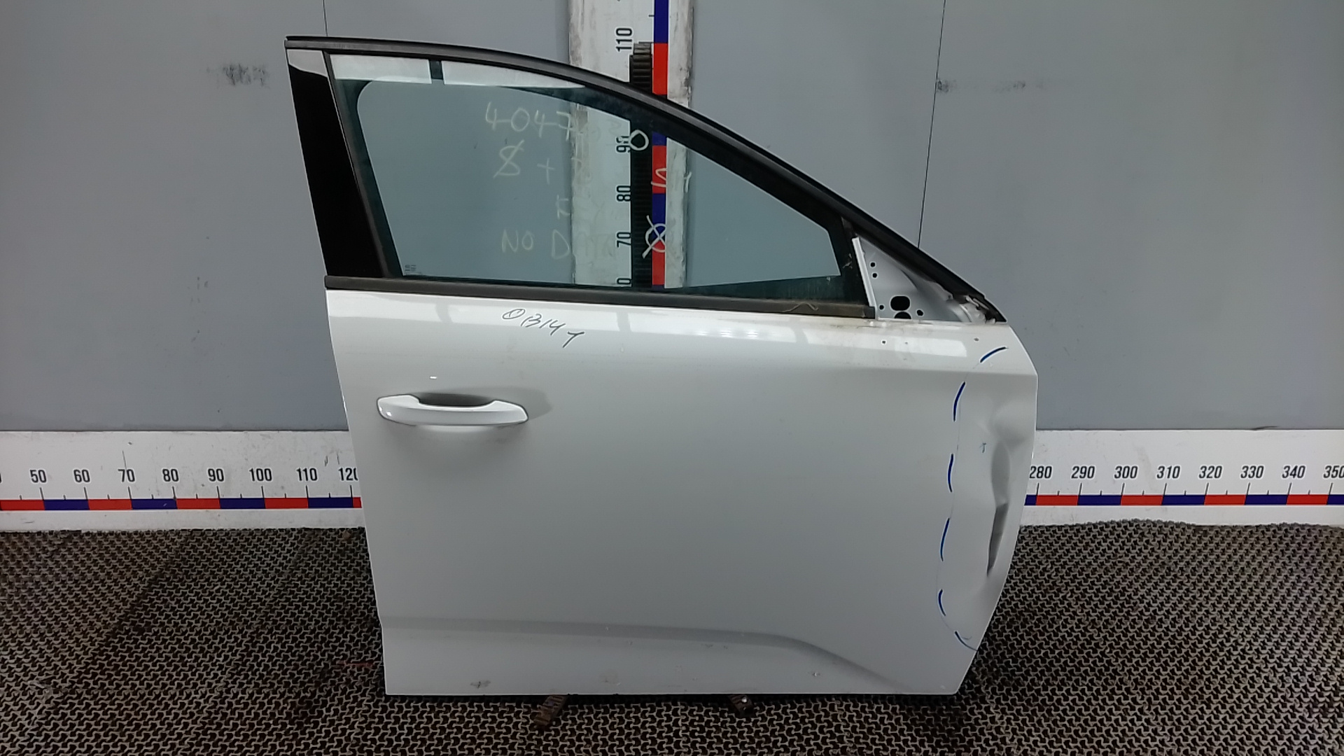 Дверь передняя правая Peugeot 308 3