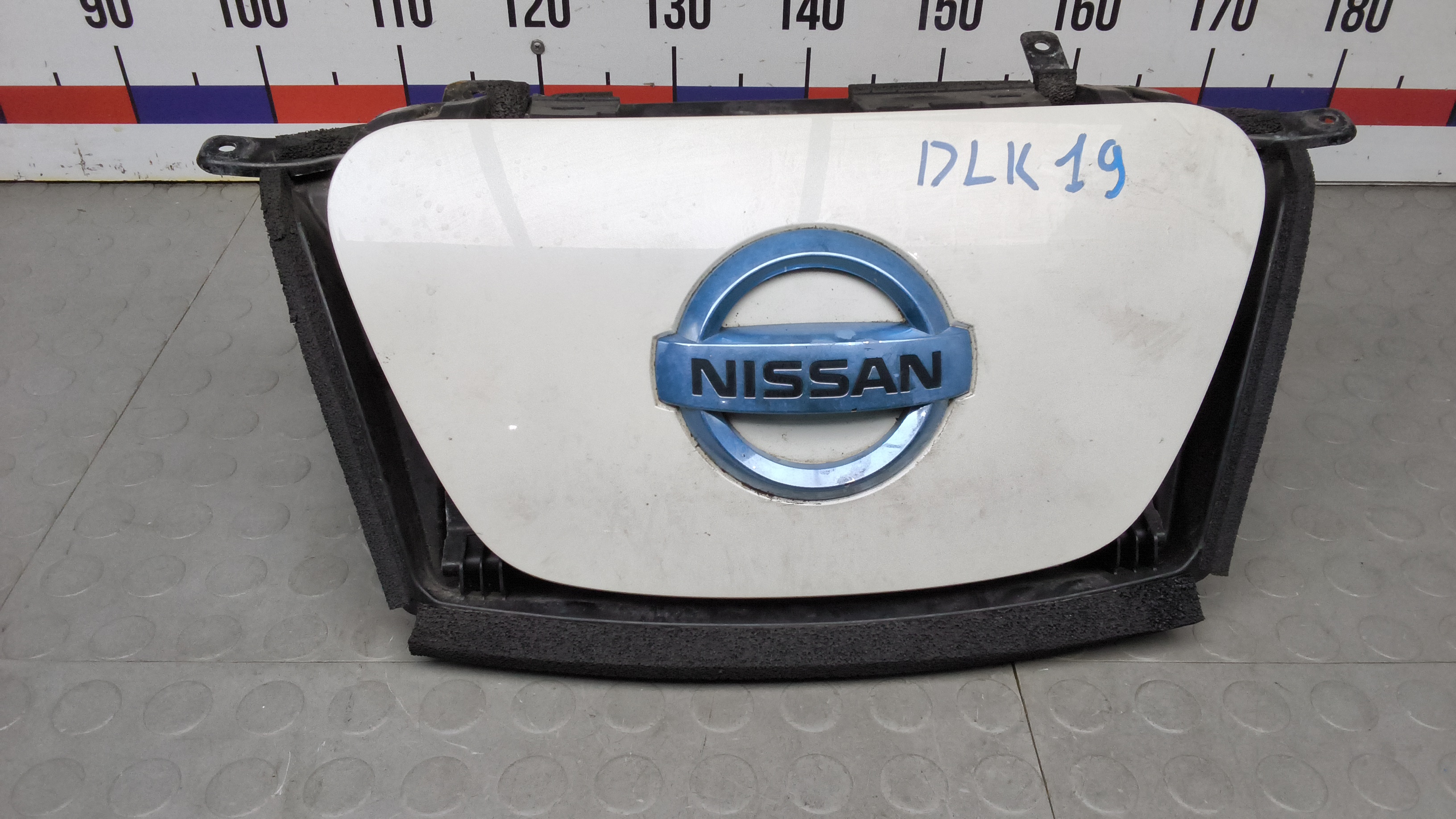 Лючок бака Nissan Leaf ZE0