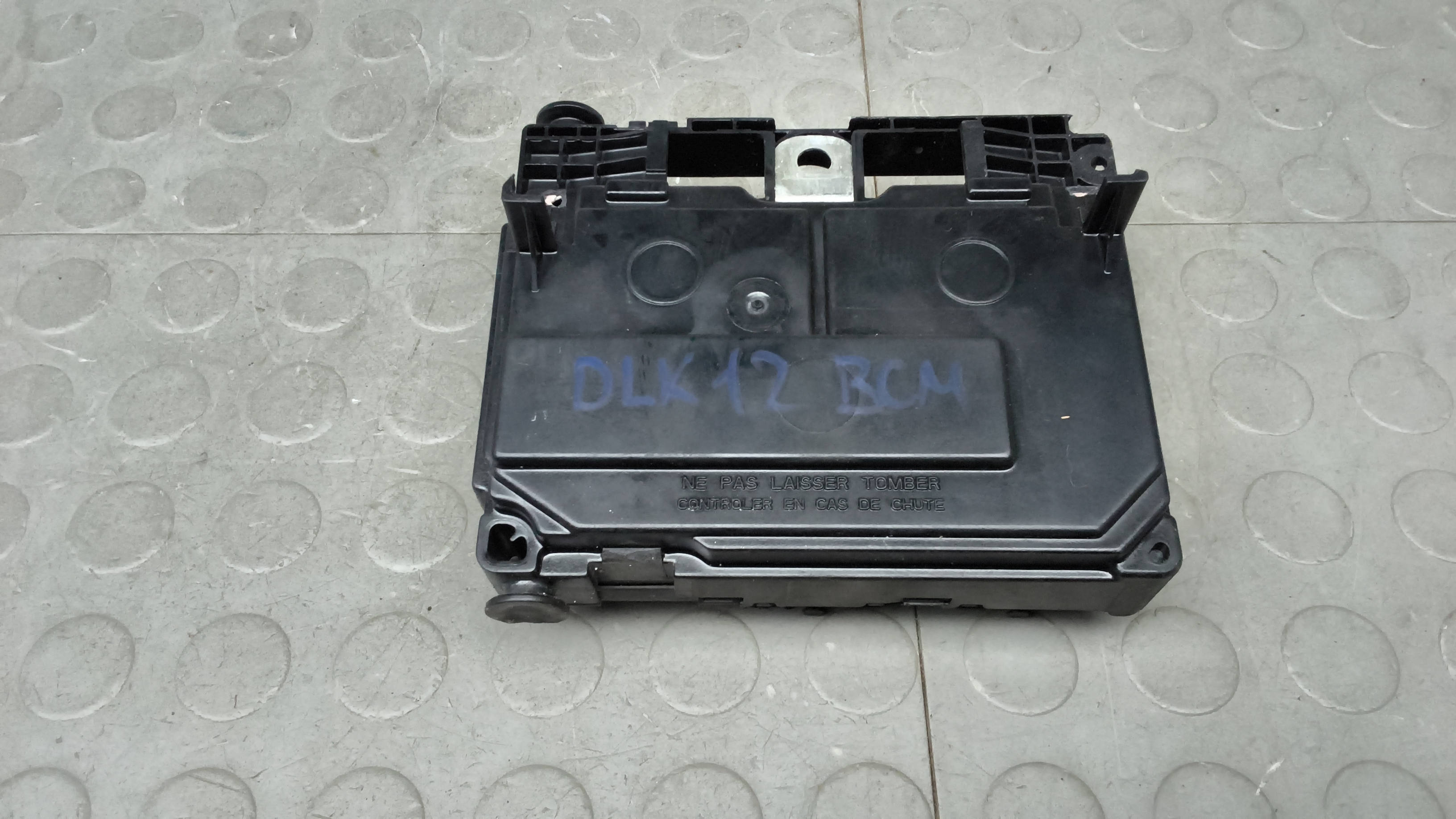 Блок бортовой сети (блок управления BCM) Peugeot 3008 1