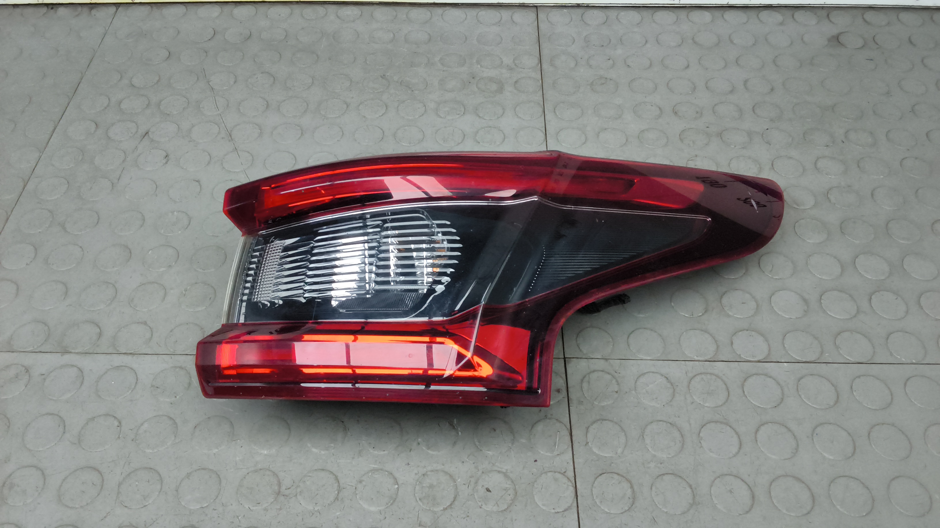 Фонарь задний правый Nissan Qashqai J11