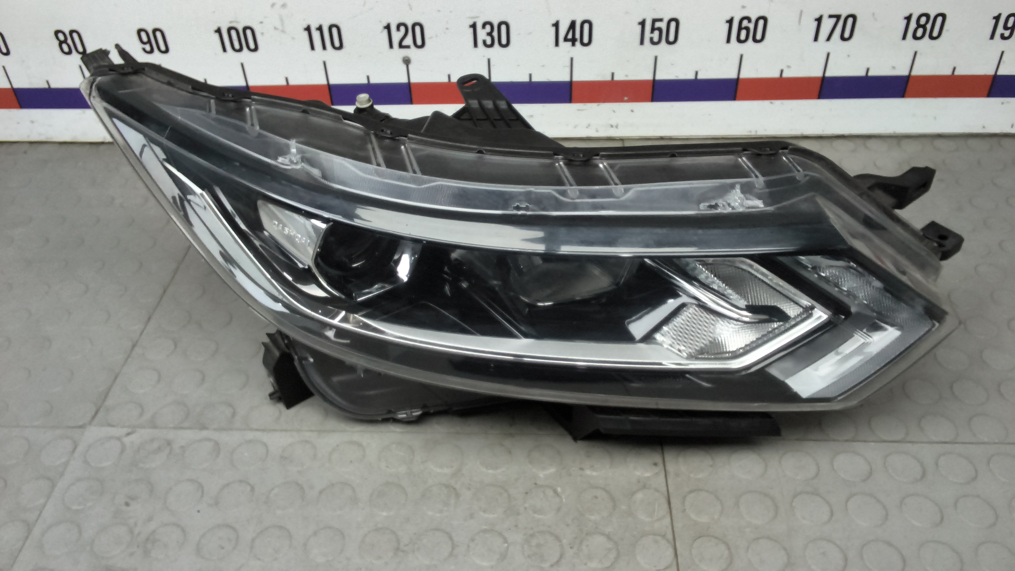 Фара правая Nissan Qashqai J11