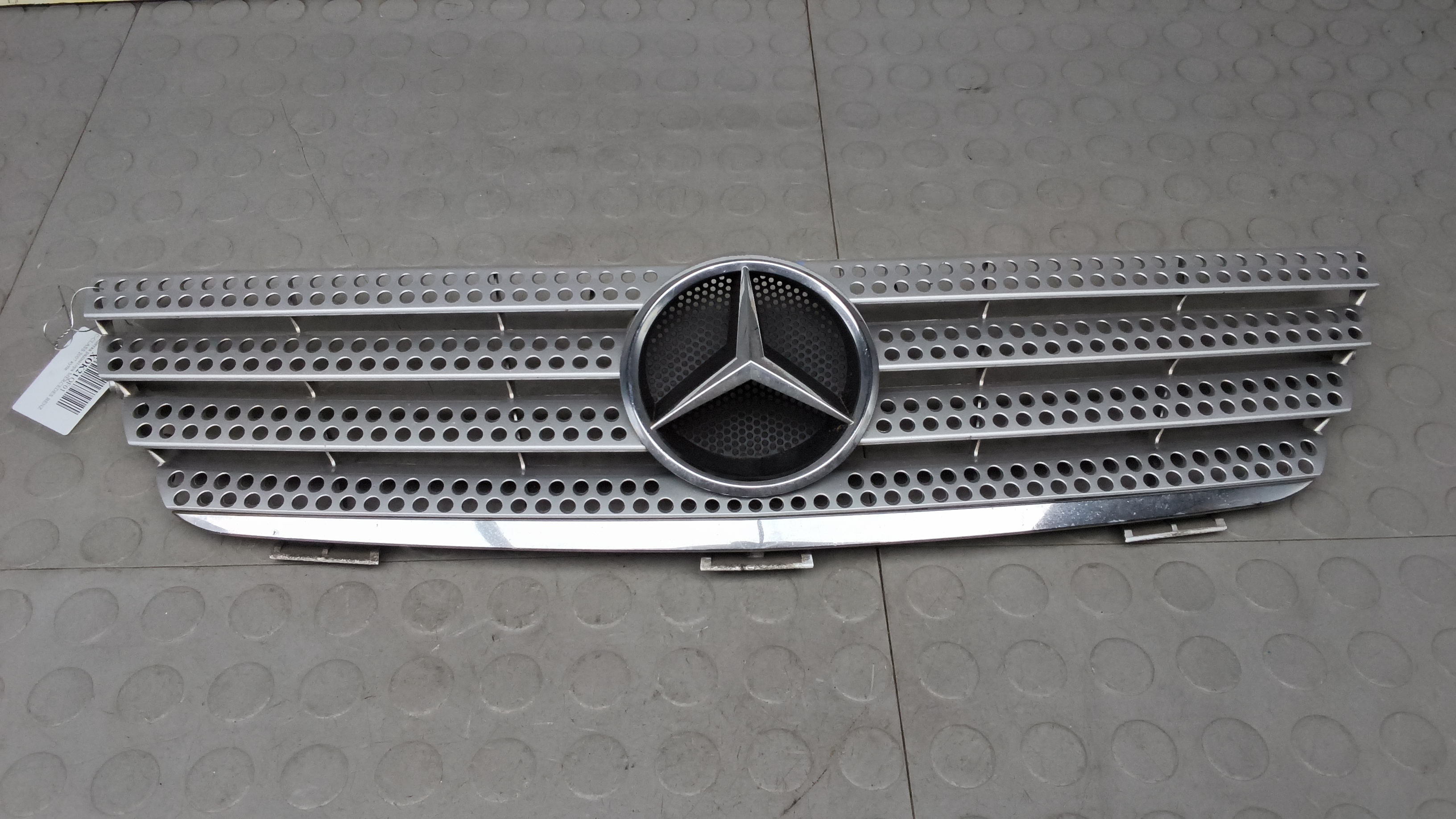 Решетка радиатора Mercedes-Benz C-Class W203