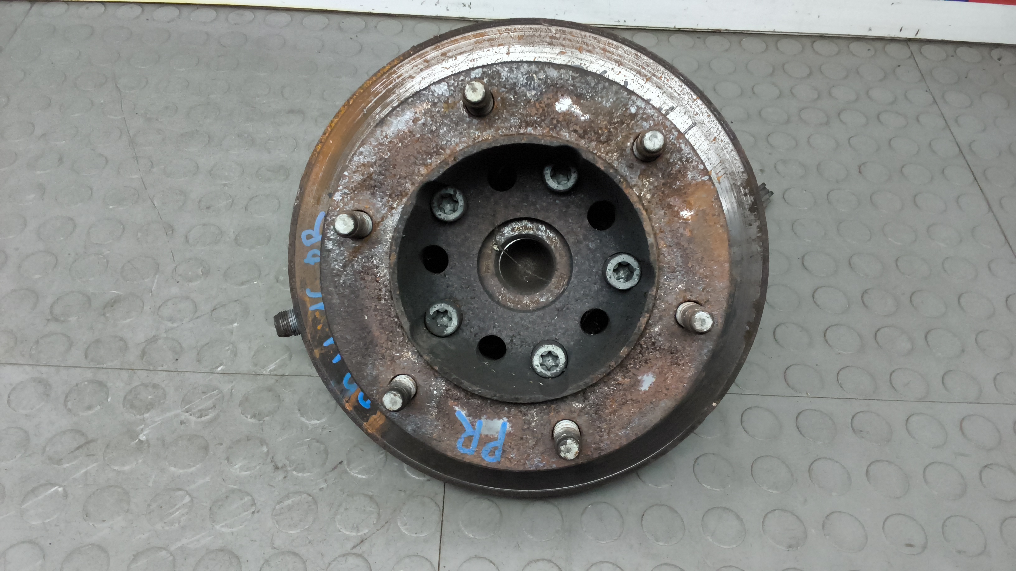 Ступица передняя правая Ford Transit 8